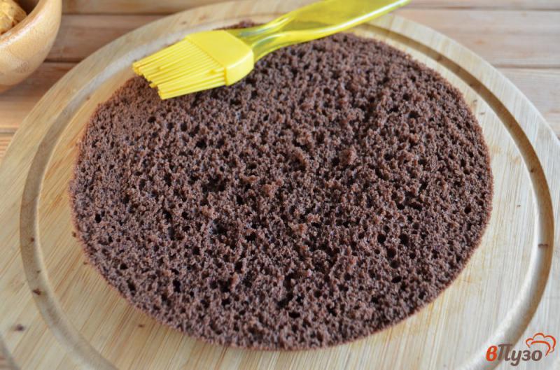 Фото приготовление рецепта: Шоколадный торт с орехами шаг №9