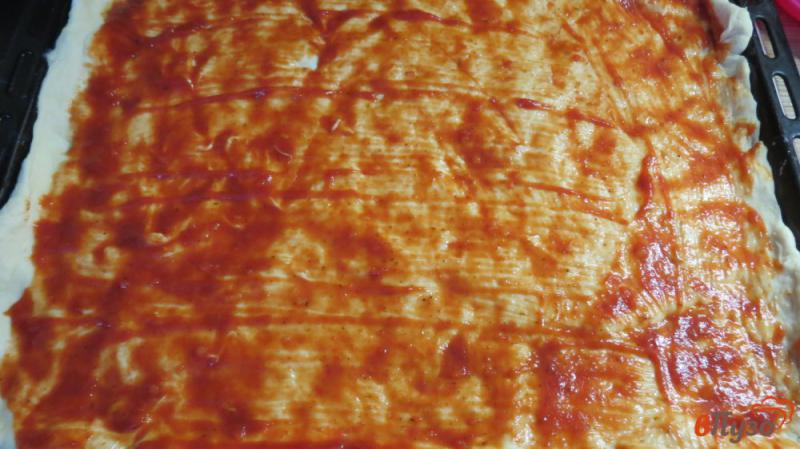Фото приготовление рецепта: Пицца с оливками и колбасой шаг №1