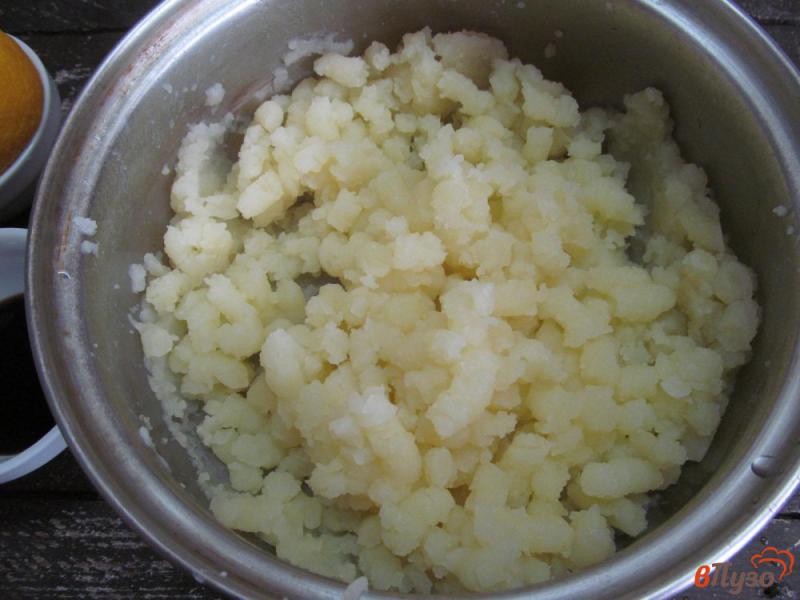 Фото приготовление рецепта: Картофельные котлеты с соусом из хрена шаг №2