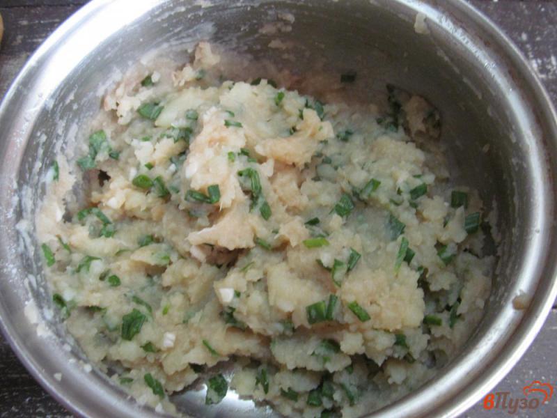 Фото приготовление рецепта: Картофельные котлеты с соусом из хрена шаг №5