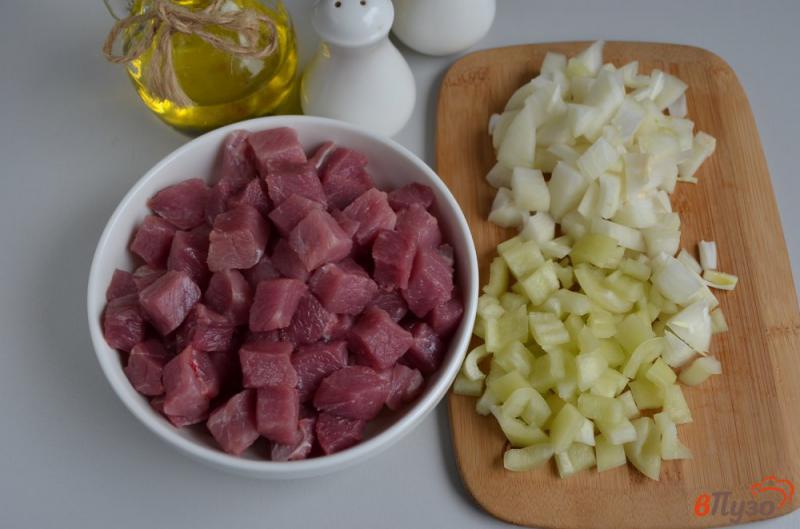 Фото приготовление рецепта: Сырные булочки с мясной начинкой шаг №2