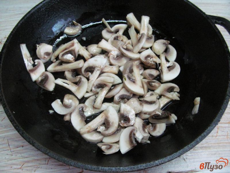 Фото приготовление рецепта: Салат с бужениной грибами и сыром шаг №3