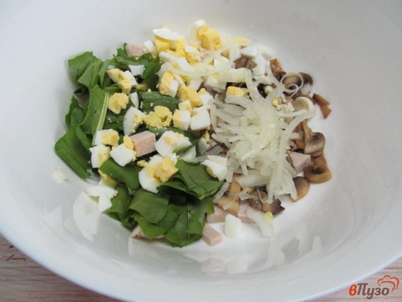 Фото приготовление рецепта: Салат с бужениной грибами и сыром шаг №6