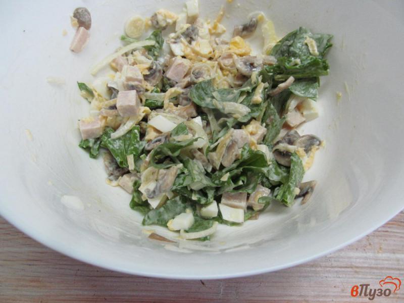 Фото приготовление рецепта: Салат с бужениной грибами и сыром шаг №8