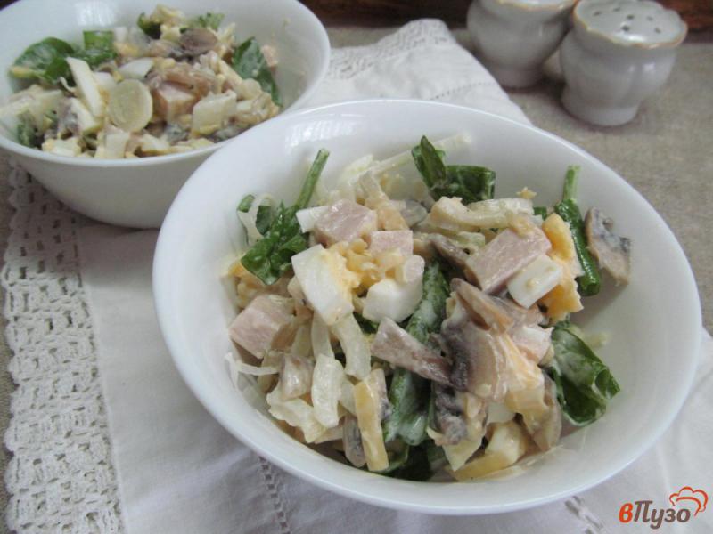 Фото приготовление рецепта: Салат с бужениной грибами и сыром шаг №9