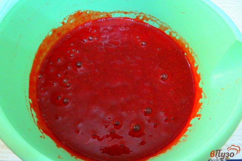 Фото приготовление рецепта: Заморозка клубничного пюре на зиму шаг №5