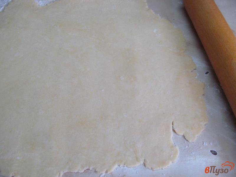 Фото приготовление рецепта: Пирожки с яблоком из сырного теста шаг №5