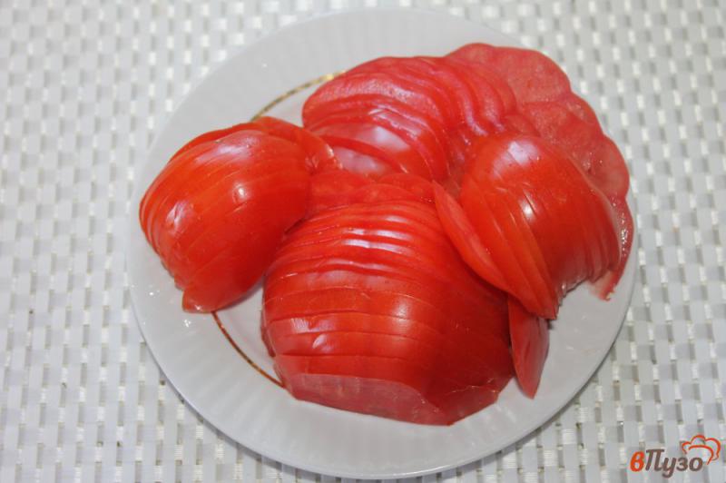 Фото приготовление рецепта: Кабачки в кляре запеченные с помидорами и сыром шаг №6