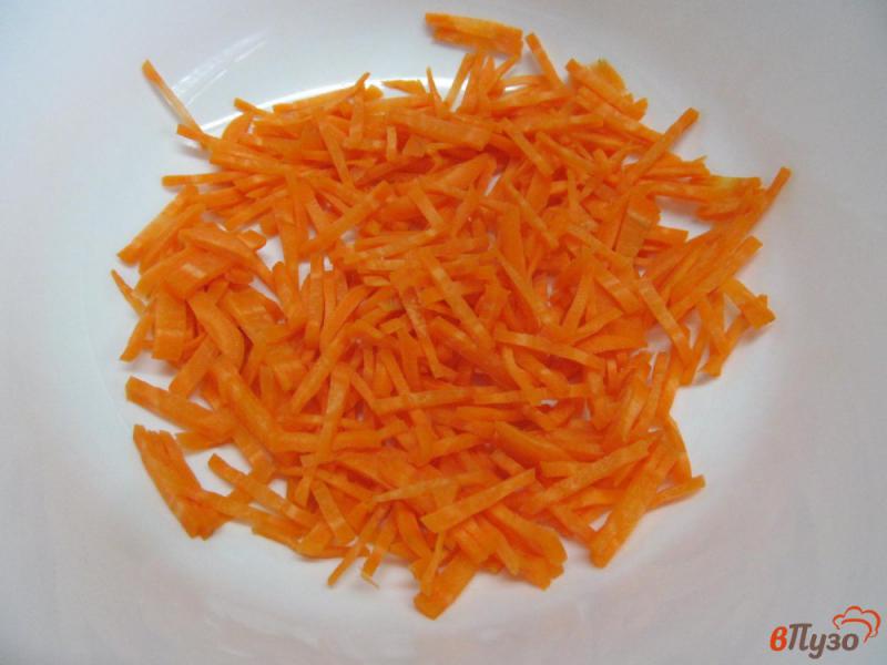Фото приготовление рецепта: Морковь с куриными сердечками по-корейски шаг №3