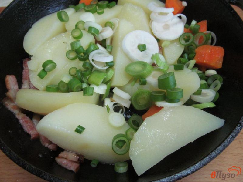 Фото приготовление рецепта: Теплый овощной салат на беконе шаг №4