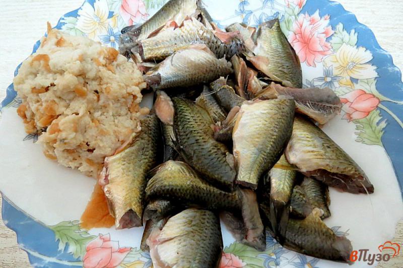 Фото приготовление рецепта: Котлеты из мелкой речной рыбы шаг №2