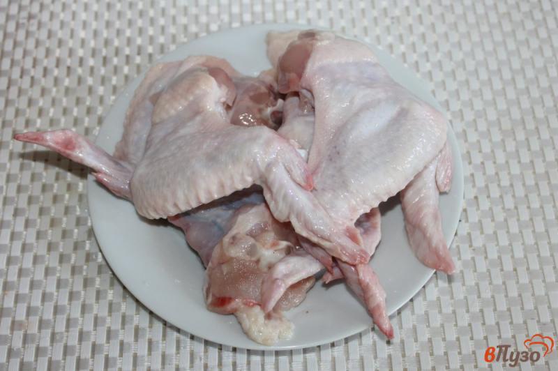 Фото приготовление рецепта: Куриные крылья запеченные в томатно - медовом соусе с чили шаг №1