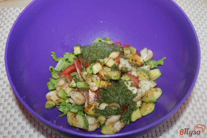 Фото приготовление рецепта: Теплый салат из кабачка шаг №6