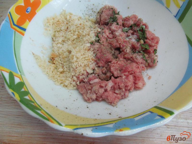 Фото приготовление рецепта: Фрикадельки с печеными овощами и рисом шаг №5