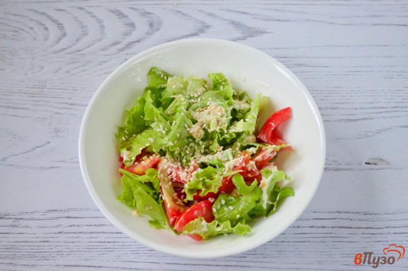 Фото приготовление рецепта: Весенний салат с пикантной заправкой шаг №3