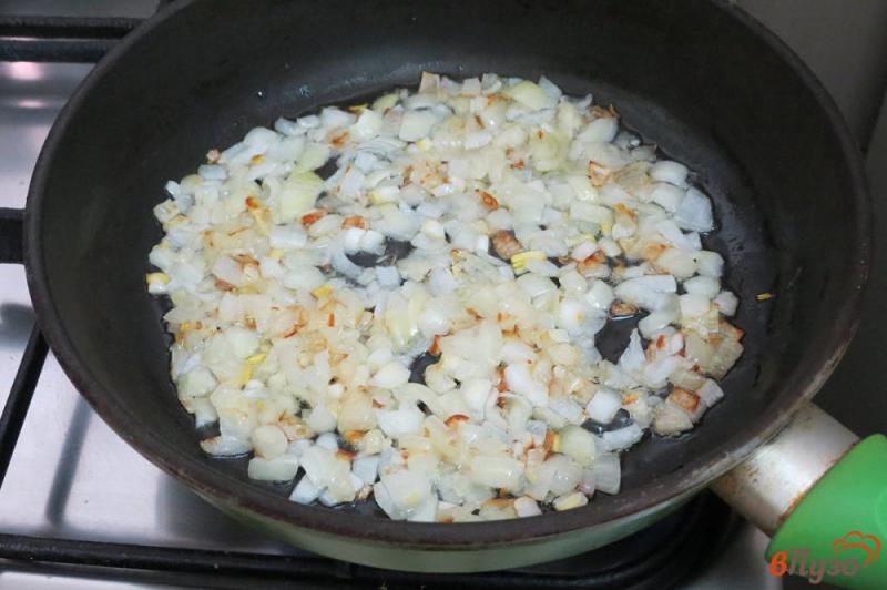 Фото приготовление рецепта: Тефтели в соусе из помидор шаг №2
