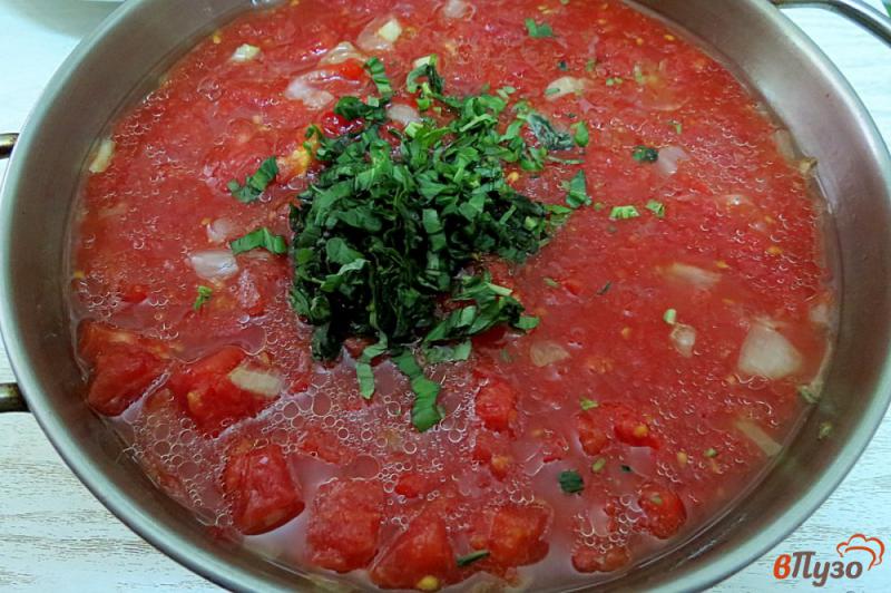Фото приготовление рецепта: Тефтели в соусе из помидор шаг №8
