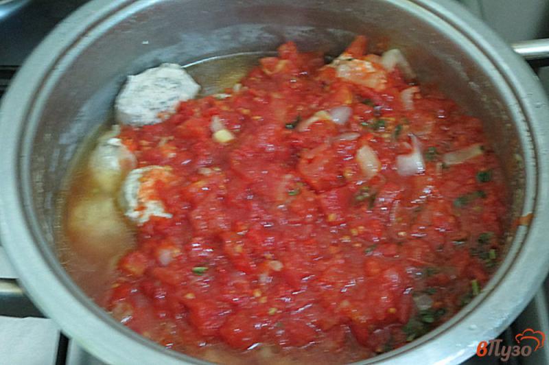 Фото приготовление рецепта: Тефтели в соусе из помидор шаг №10