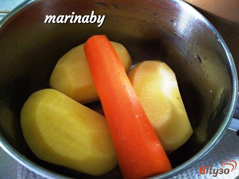 Фото приготовление рецепта: Картофельно - морковные оладьи шаг №1