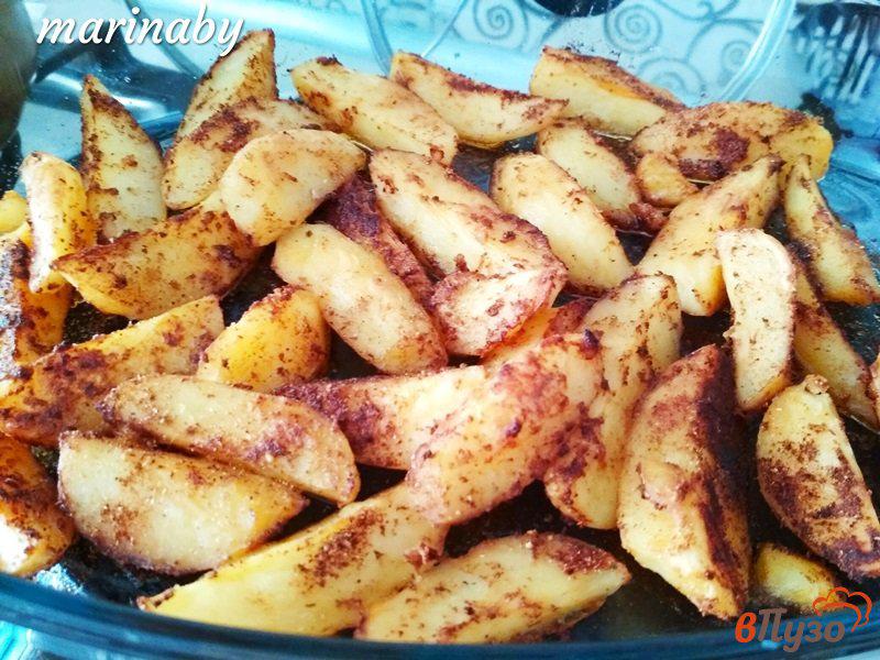 Фото приготовление рецепта: Запечённые дольки картофеля с копченой паприкой шаг №5