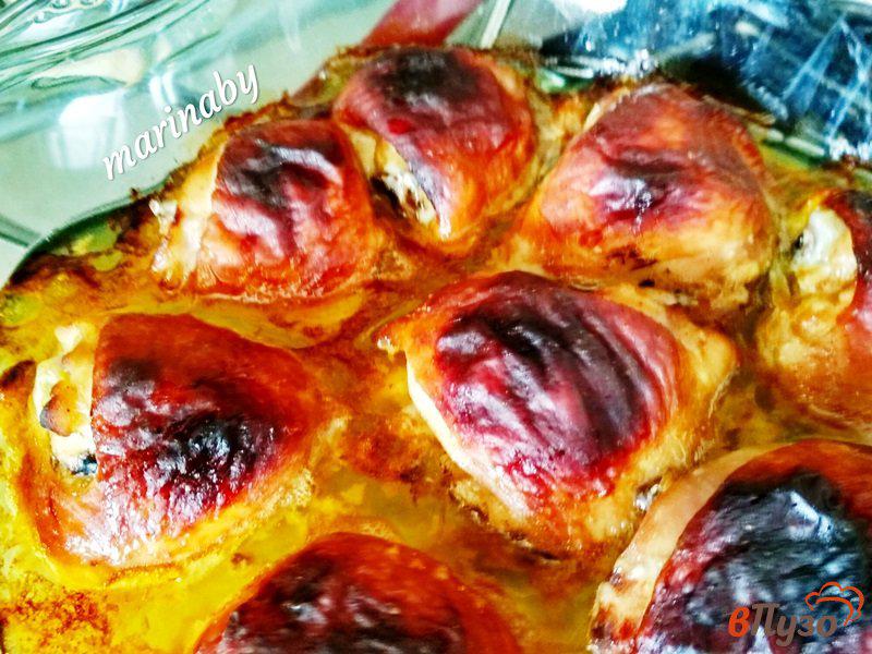 Фото приготовление рецепта: Куриные бедрышки в маринаде из соуса карри шаг №4