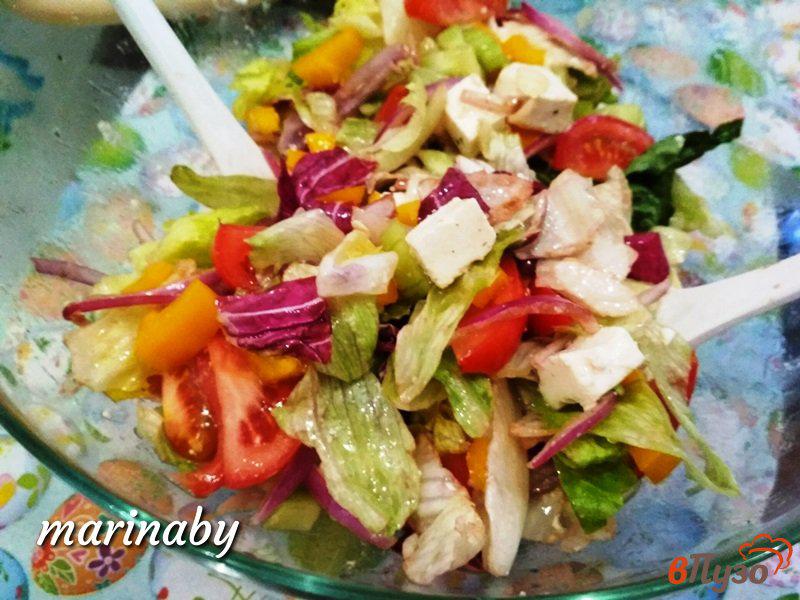 Фото приготовление рецепта: Овощной салат с сыром фета шаг №5