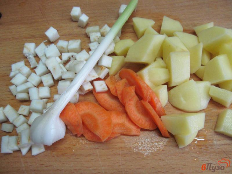 Фото приготовление рецепта: Борщ с молодой капустой и кабачком на свином бульоне шаг №1
