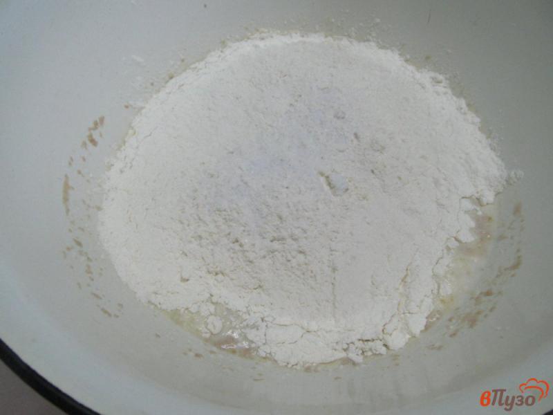 Фото приготовление рецепта: Лаваш с черным перцем на кислом молоке шаг №2