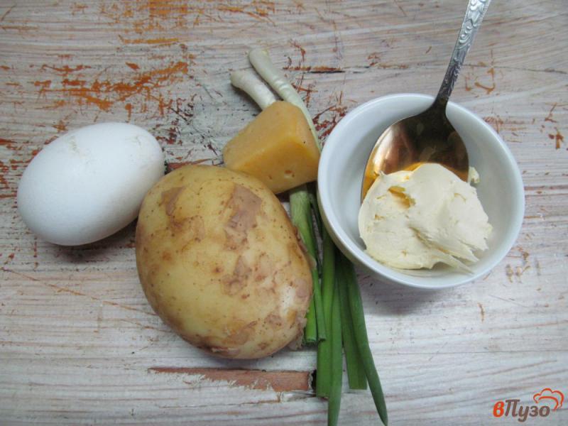 Фото приготовление рецепта: Картофель с яйцом в духовке шаг №1
