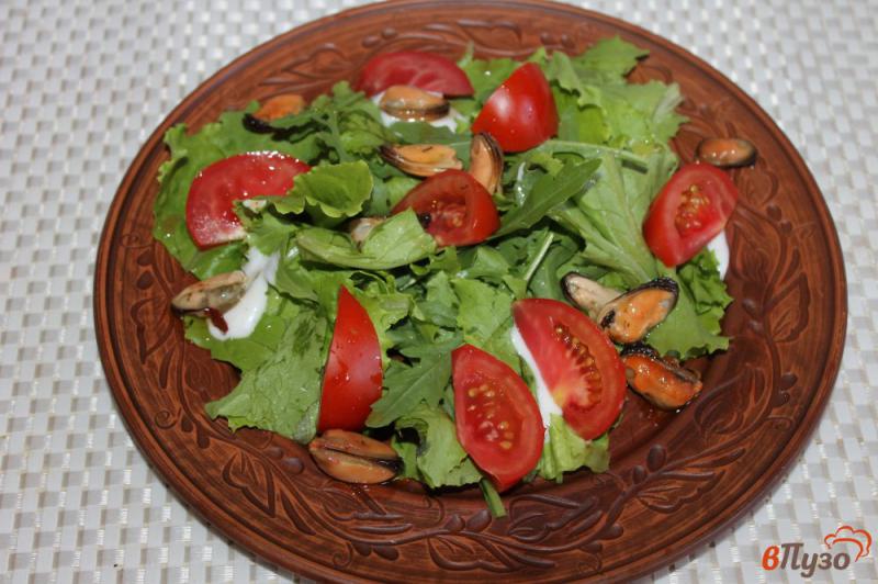 Фото приготовление рецепта: Салат из мидий и вяленого мяса шаг №3