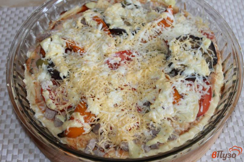 Фото приготовление рецепта: Пицца с баклажанами, перцем и свининой шаг №6