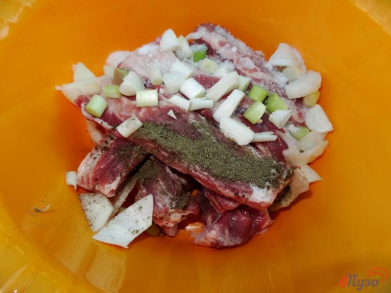Фото приготовление рецепта: Ребра в томатно-медовом маринаде на решетке шаг №4