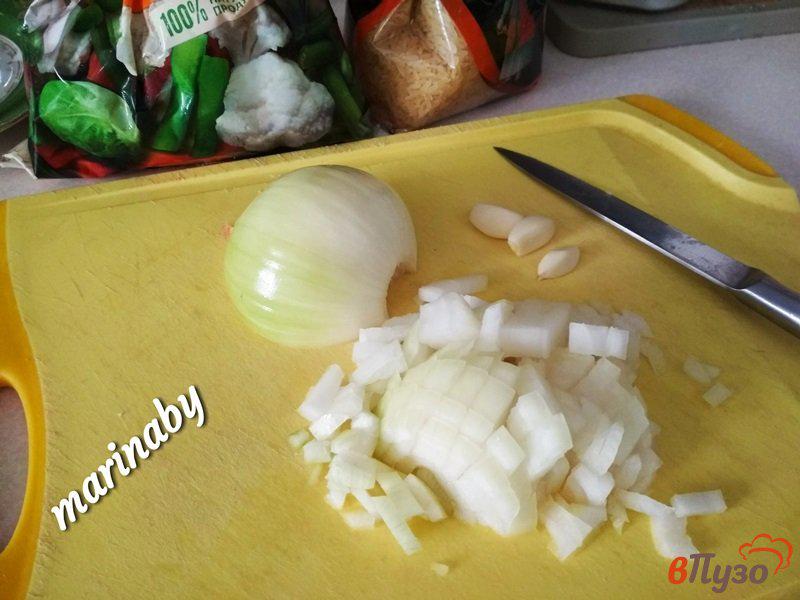 Фото приготовление рецепта: Рис с овощами в мультиварке шаг №1