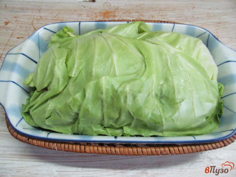 Фото приготовление рецепта: Свинина с картофелем в капустных листах шаг №6