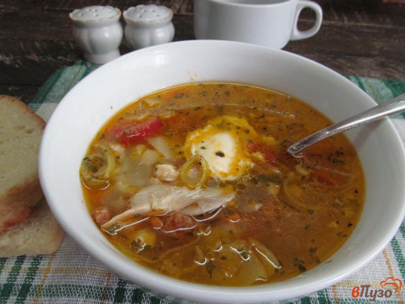 Фото приготовление рецепта: Куриный суп с рисом и салями шаг №7
