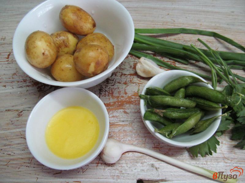 Фото приготовление рецепта: Молодой картофель с стручковым горошком шаг №1