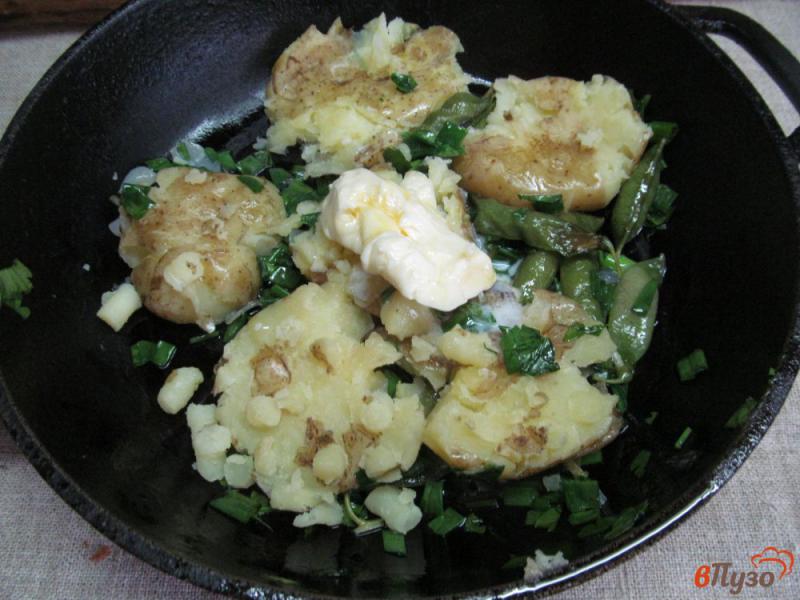 Фото приготовление рецепта: Молодой картофель с стручковым горошком шаг №6