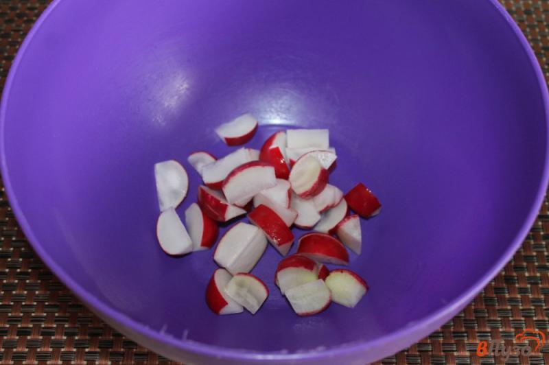 Фото приготовление рецепта: Салат из редиски и свежих шампиньонов шаг №1
