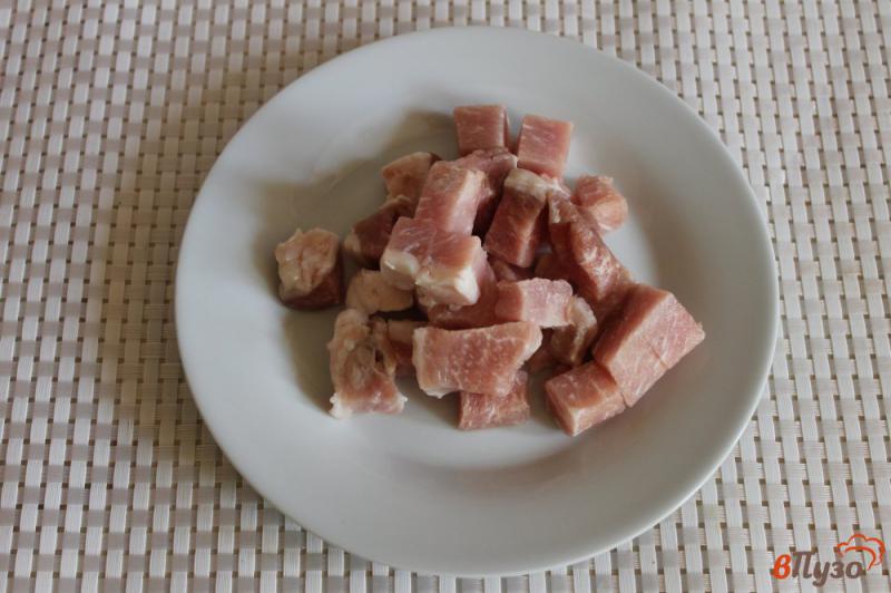 Фото приготовление рецепта: Суп со свининой и кабачком шаг №1