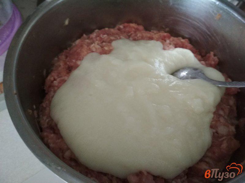 Фото приготовление рецепта: Мясной хлеб (Митлоф) с перепелиными яйцами шаг №4