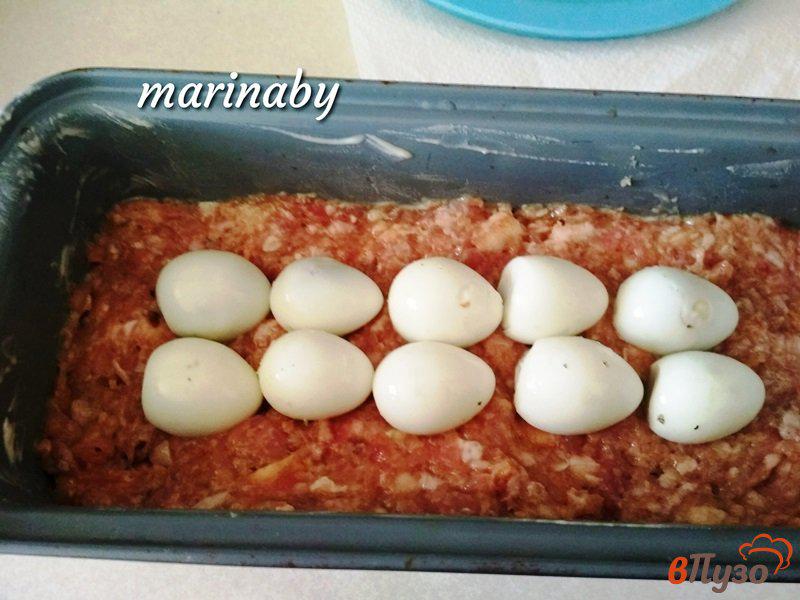 Фото приготовление рецепта: Мясной хлеб (Митлоф) с перепелиными яйцами шаг №8