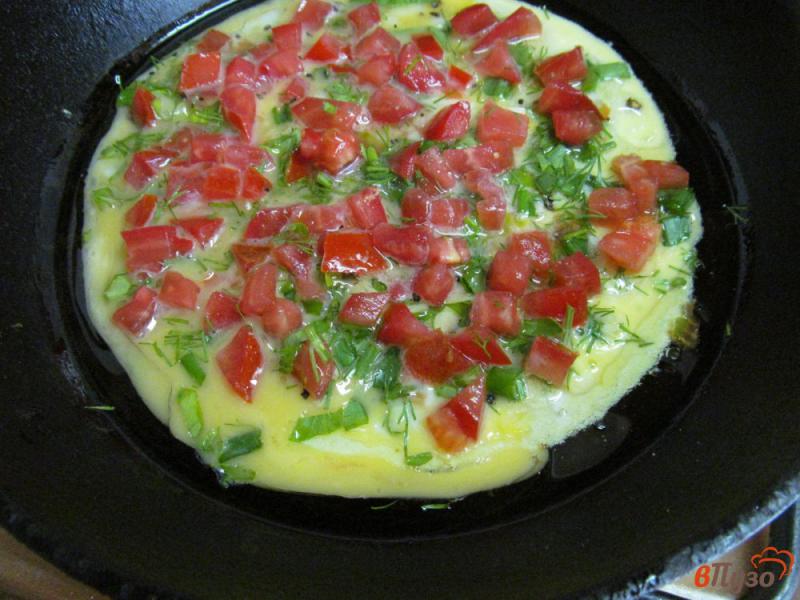 Фото приготовление рецепта: Куриные зразы с начинкой из яйца с помидором шаг №4