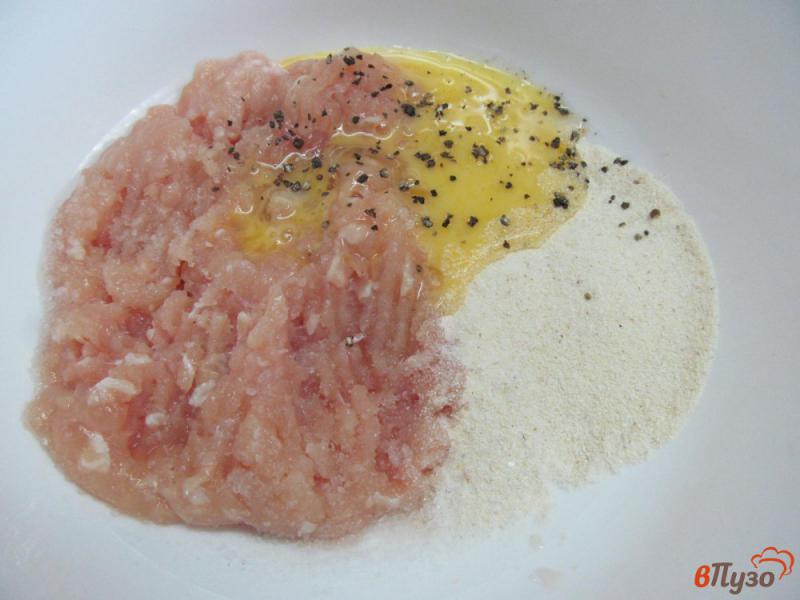 Фото приготовление рецепта: Куриные зразы с начинкой из яйца с помидором шаг №1