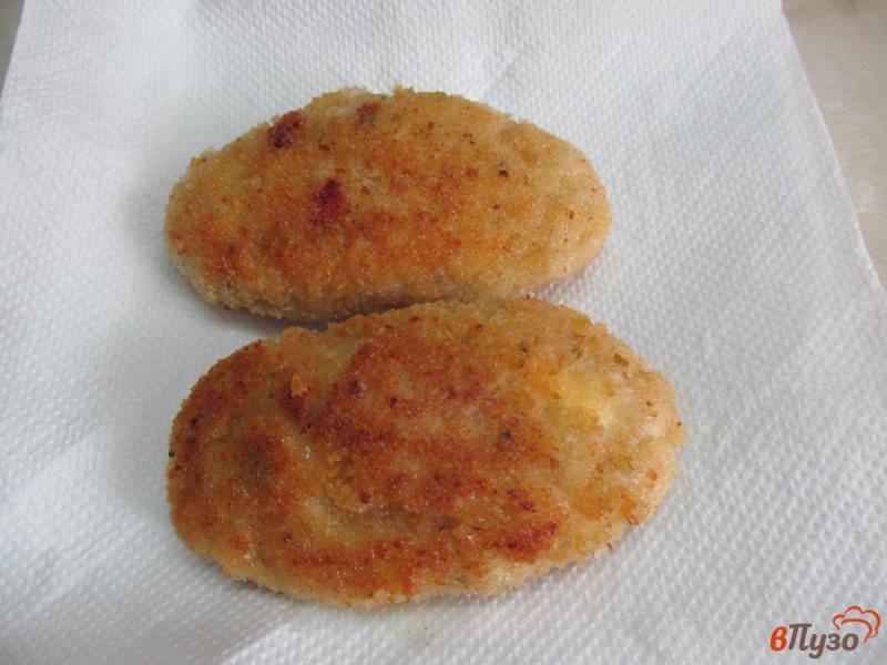 Фото приготовление рецепта: Куриные зразы с начинкой из яйца с помидором шаг №12