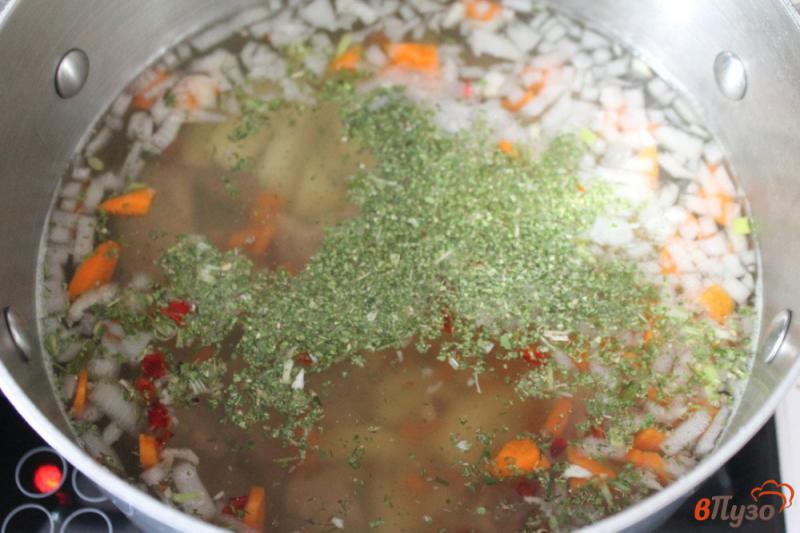 Фото приготовление рецепта: Зеленый борщ с крапивой и шпинатом шаг №4