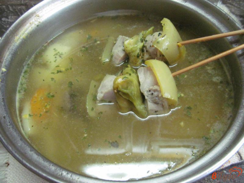 Фото приготовление рецепта: Суп на курином бульоне с шашлычками шаг №6