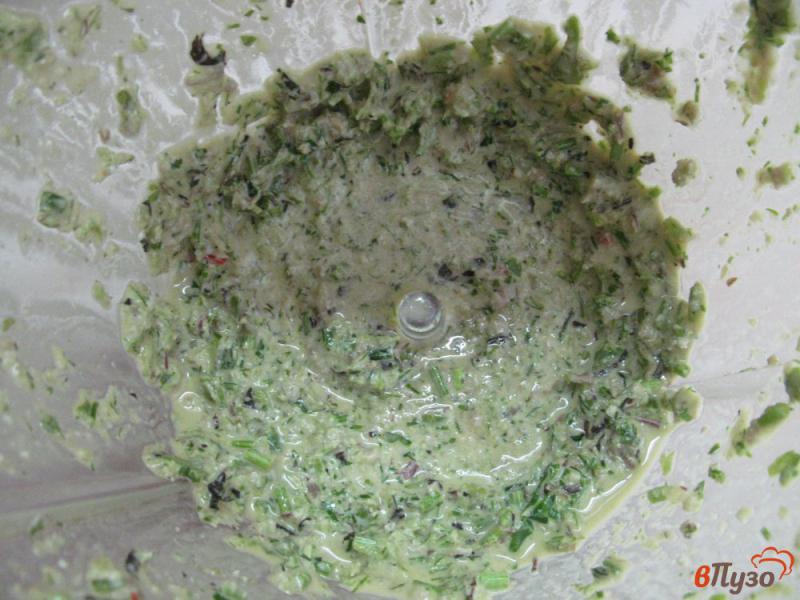 Фото приготовление рецепта: Соус песто из стеблей рукколы и семечками подсолнуха шаг №4