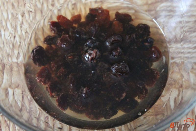 Фото приготовление рецепта: Печенье из творога и сливочного масла с черным изюмом шаг №5