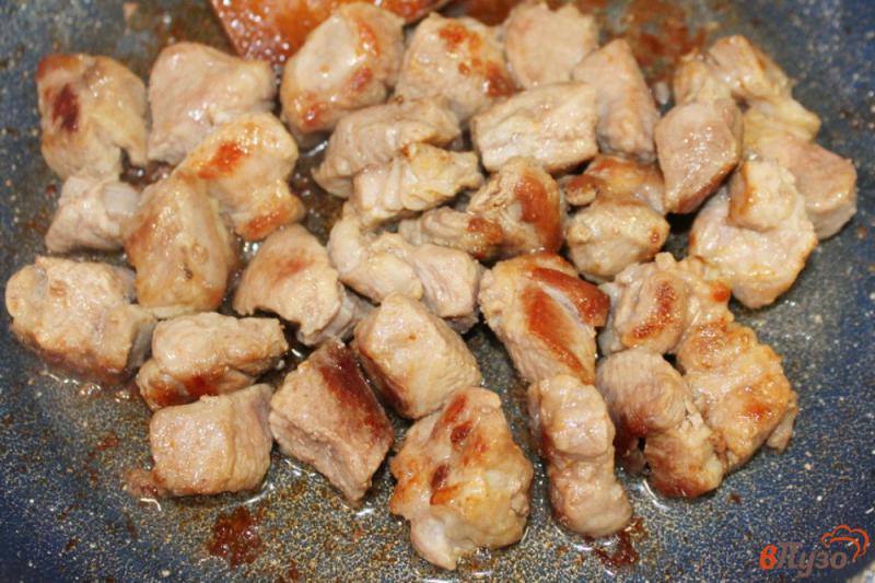 Фото приготовление рецепта: Свинина с черносливом и вяленой вишней шаг №2