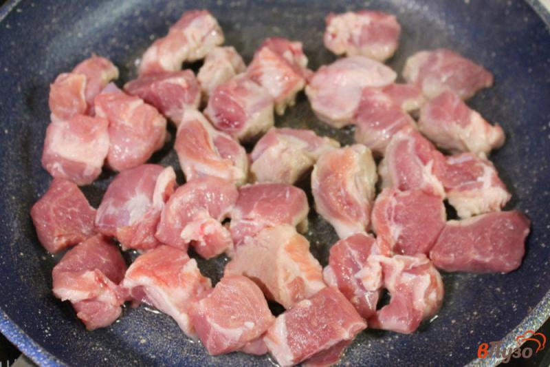 Фото приготовление рецепта: Свинина с черносливом и вяленой вишней шаг №1